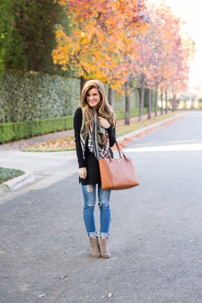 black tunic sweater with light blue jeans and gray suede boots