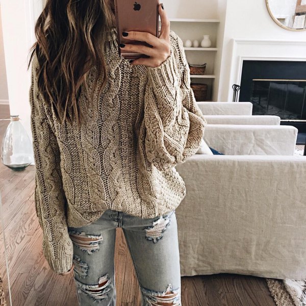 gray cable knit sweater with torn light blue skinny jeans