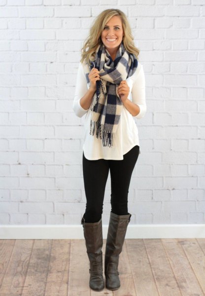 Long-sleeved t-shirt with a gray and white checked scarf and knee-high boots