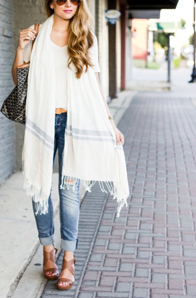 white long fringed scarf with white, short-cut t-shirt and blue jeans with cuff