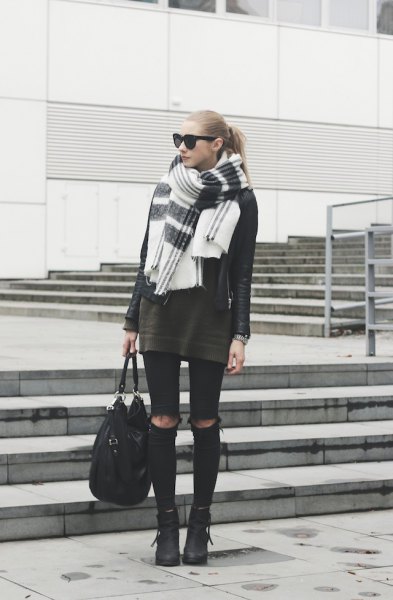 gray tunic sweater with black skinny jeans and white scarf