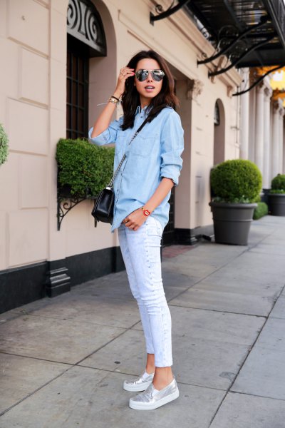 Light blue chambray shirt with buttons and white skinny jeans