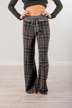 gray, short-cut long-sleeved sweater with matching checked trousers