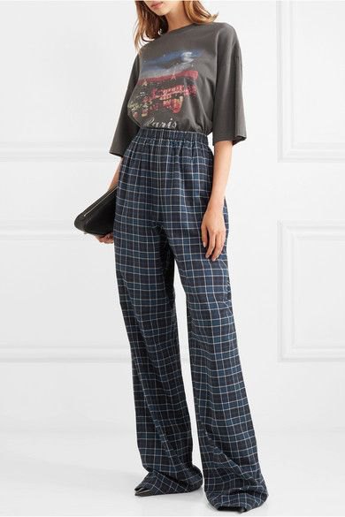 gray graphic t-shirt with blue high-rise trousers made of checkered flannel with a wide leg