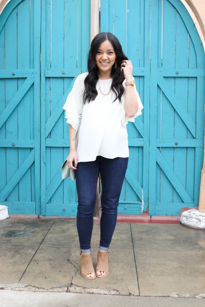 white blouse with half sleeves, dark jeans and open toe boots