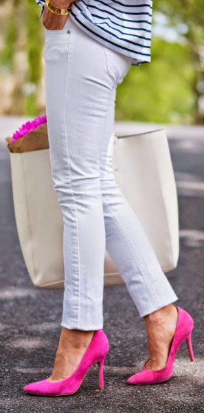 black and white striped long-sleeved T-shirt with slim jeans and pink heels