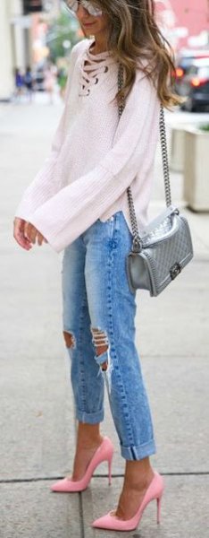 white long-sleeved blouse with a lace neckline, boyfriend jeans and light pink heels