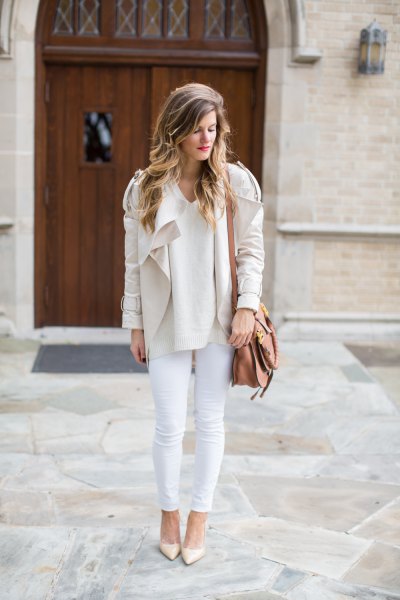 Light pink blazer jacket with cream-colored skinny jeans
