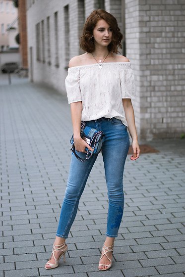 white strapless blouse with skinny jeans and blue jeans pocket