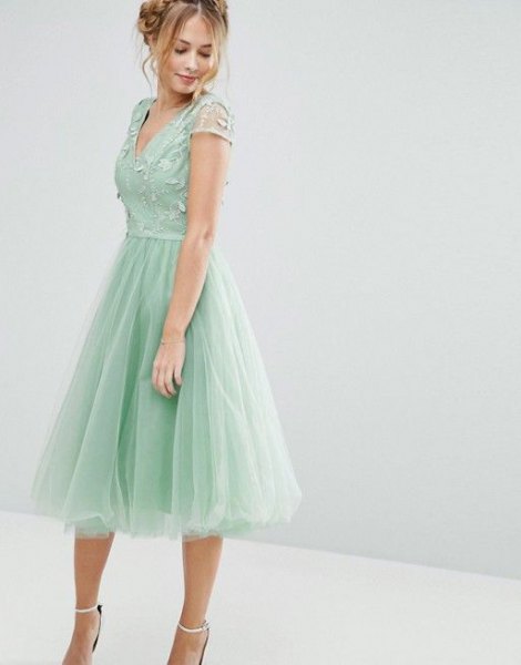 Fit and flare green midi tulle dress with V-neck