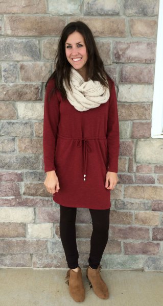 burgundy gathered tunic top with light pink scarf and fleece leggings