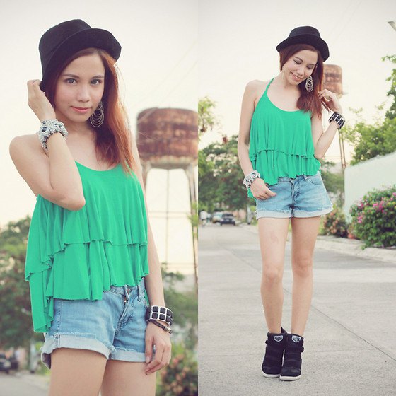 light green fluted tank cover with scoop neck with mini-shorts in denim