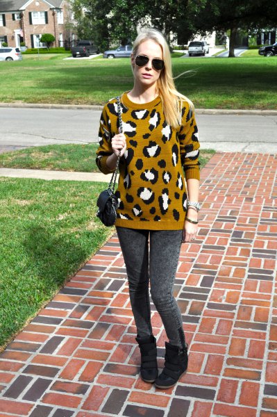 lime green and black printed sweater with gray leggings and wedge shoes