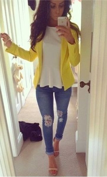 yellow summer blazer with white peplum top and skinny jeans