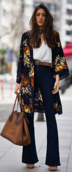black floral printed mid-length kimono cardigan with high inflated jeans