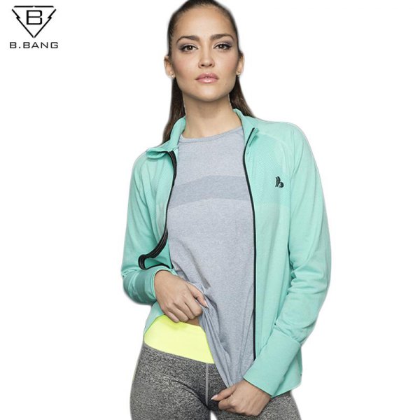 gray sports blazer with t-shirt and spring tights