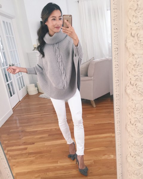 gray knitted sweater with wide sleeve with white slim fit jeans