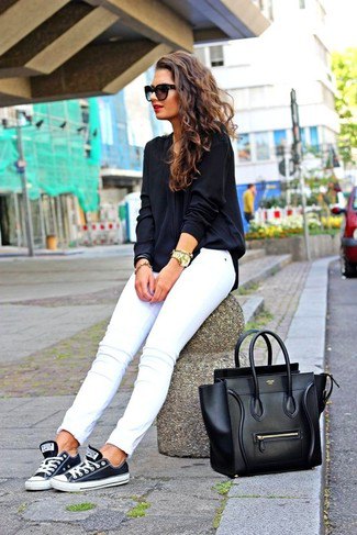 dark blue and white low top shoes with white slim fit jeans