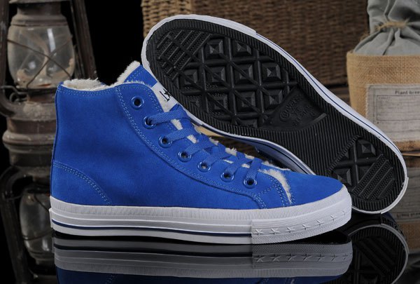 royal blue high top converse with white print tee and jeans