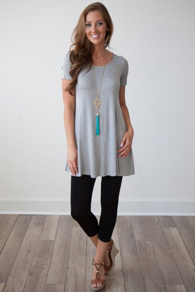 gray short sleeve peplum tunic top with cropped leggings