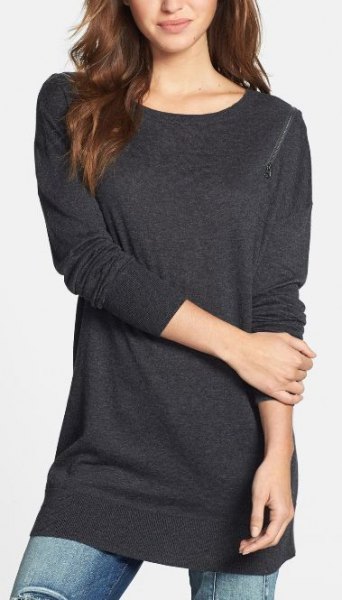 dark gray long tunic sweater with skinny jeans