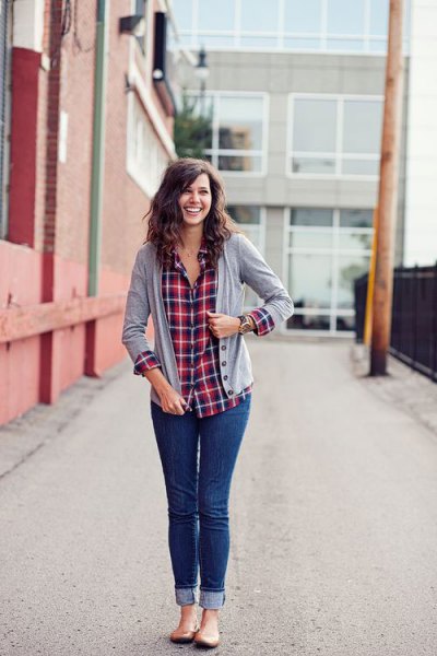 red and navy plaid boyfriend shirt with gray cardigan and skinny jeans