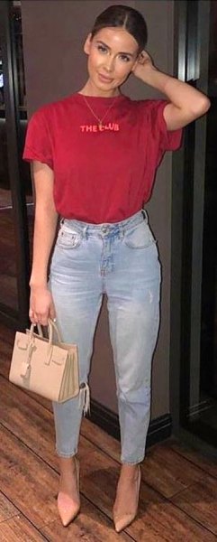 red print tee with mom jeans and light pink pointed toe heels