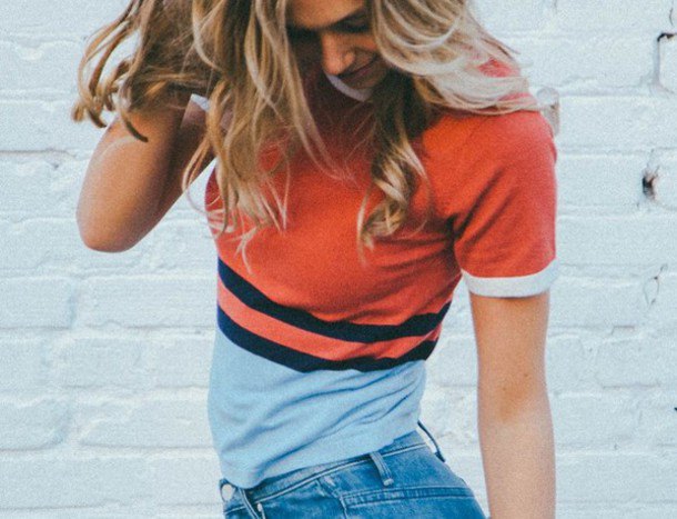 red and light blue color block t-shirt with boyfriend jeans