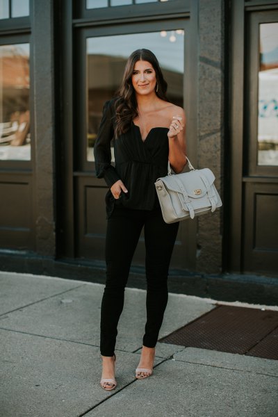 a sleeve sweetheart black top with matching slim jeans