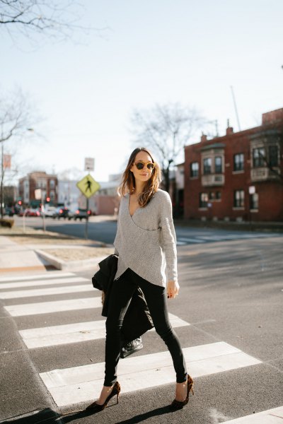 gray sweater with black skinny jeans