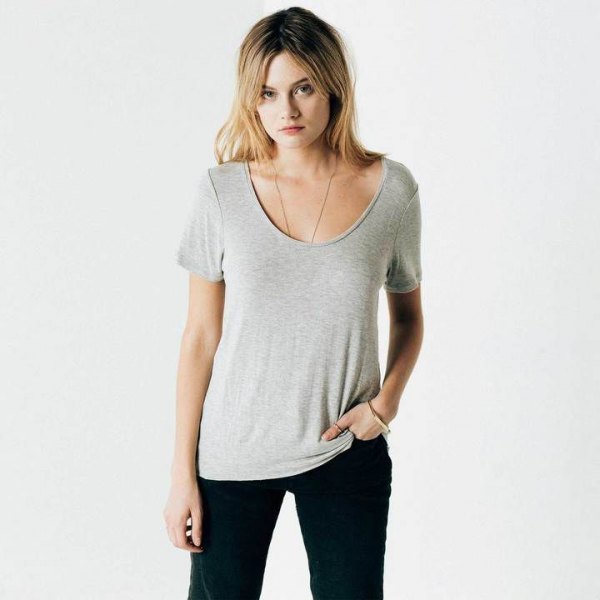 gray tee with scoop neck with black skinny jeans