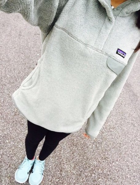 gray long hoodie with black leggings and white sneakers
