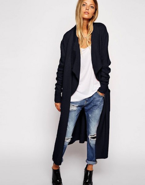 black maxi cardigan with white t-shirt and ripped boyfriends