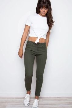 white knotted t-shirt with olive green skinny jeans