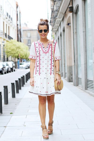 white tribal printed short-sleeved tunic dress with sandals