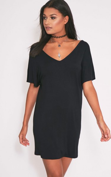 black wide v-neck t-shirt dress with choker necklace