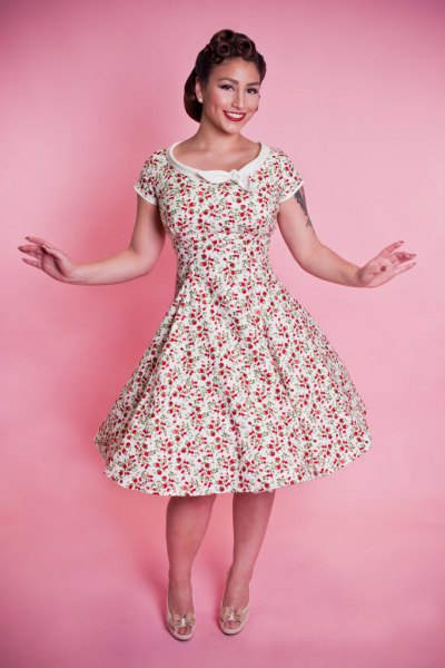 white and pink pink floral printed 1950s dress with swings