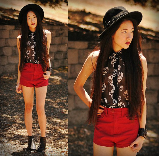 black and white chiffon blouse with red shorts in high waist
