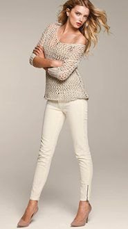 gray a shoulder knit sweater white skinny jeans