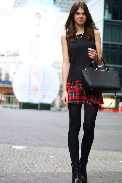black sleeveless top leggings outfit