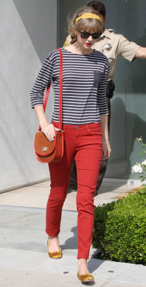 black and white striped tee red skinny jeans