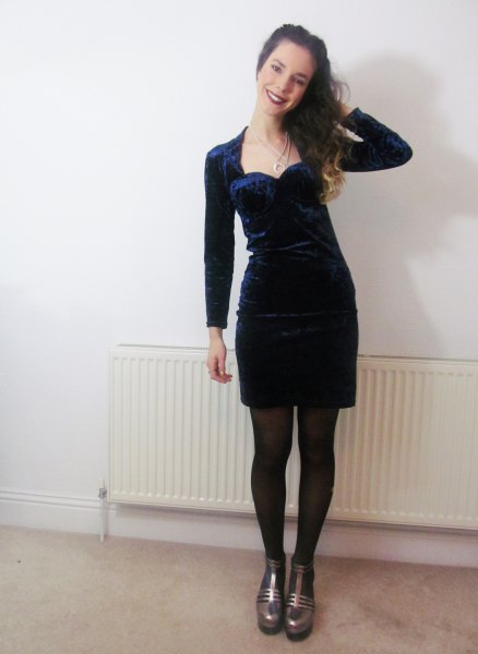 blue long sleeve sweatheart neckline velvet dress
