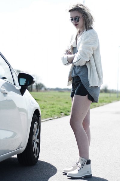 white knitted cardigan denim shorts outfit