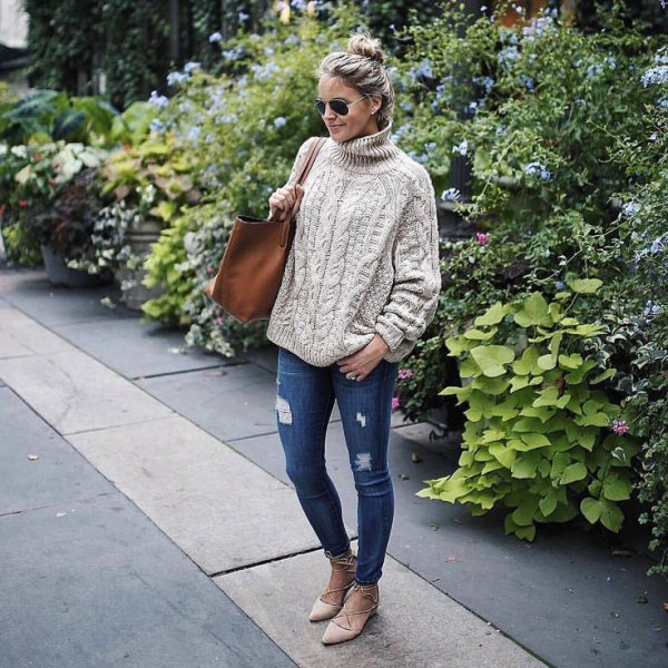 cream chunky knitted sweater ripped jeans