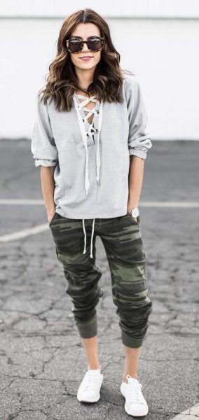 cropped army pants gray sweaters white sneakers