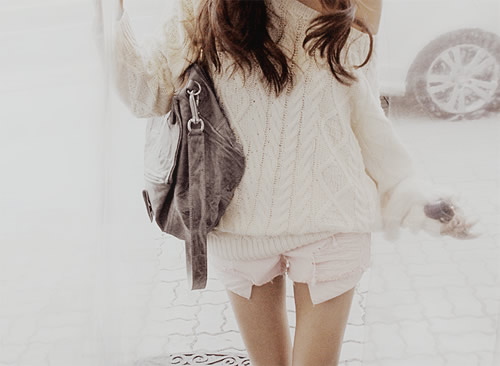 a shoulder cable knit sweater white denim shorts