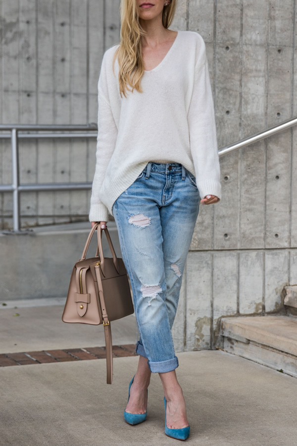 comfy sweater boyfriend jeans outfit