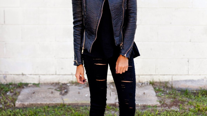 30 Outfits That'll Make You Want to Wear Black Ripped Jeans Every .