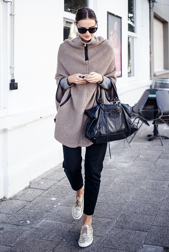How to Wear Cape Sweater: 12 Cozy & Attractive Outfit Ideas for .