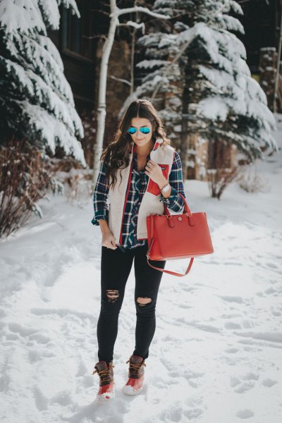 How to Style Fleece Vest for Women: Outfit Ideas - FMag.c